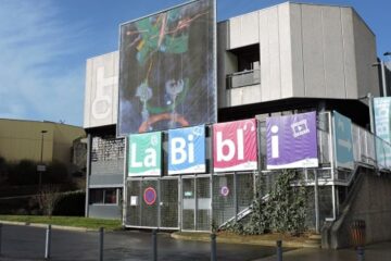 Vue extérieure la bibliothèque d'Hérouville Saint-Clair